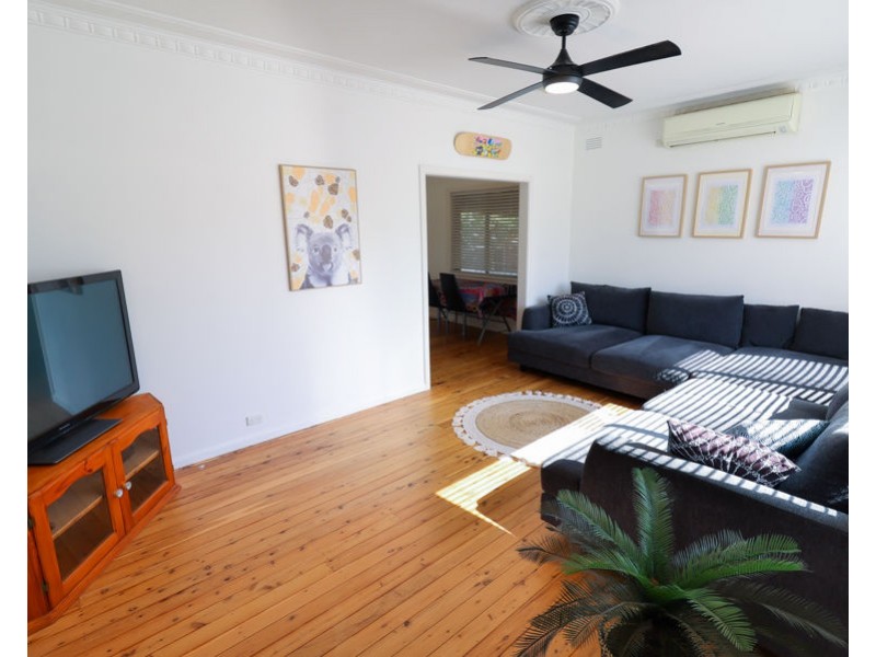 8 BELTANA AVENUE, Mount Austin NSW 2650