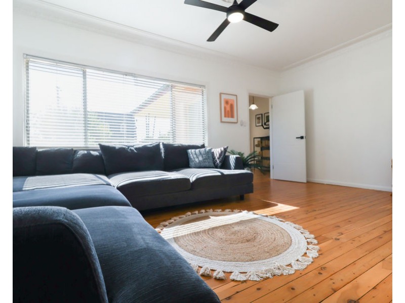 8 BELTANA AVENUE, Mount Austin NSW 2650