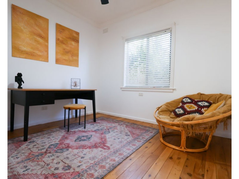 8 BELTANA AVENUE, Mount Austin NSW 2650