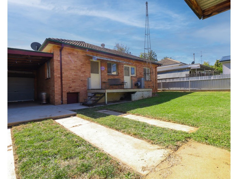 8 BELTANA AVENUE, Mount Austin NSW 2650