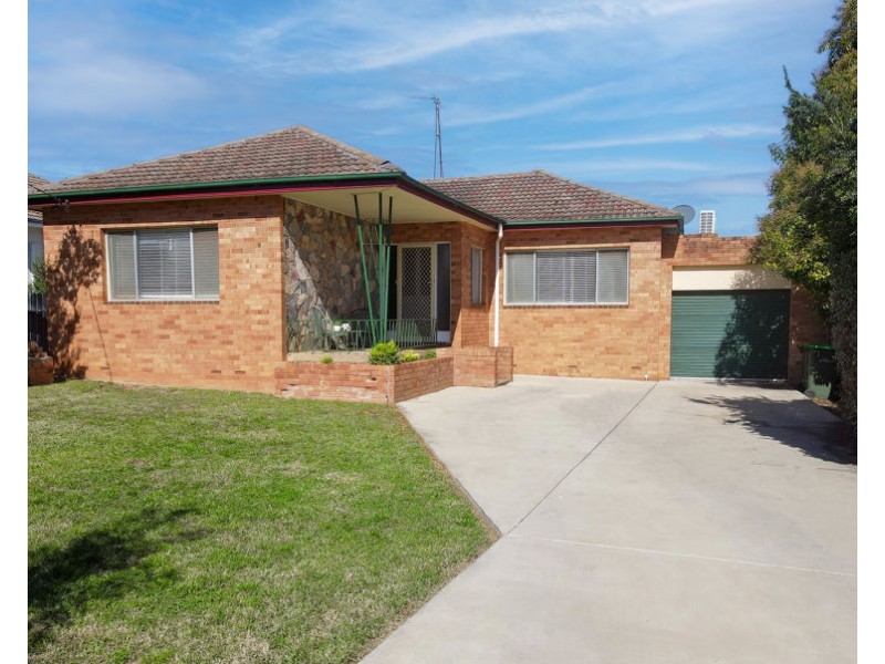 8 BELTANA AVENUE, Mount Austin NSW 2650