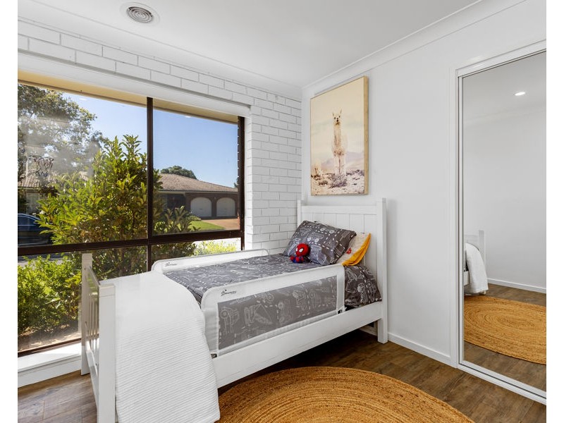 17 EASTLAKE DRIVE, Lake Albert NSW 2650
