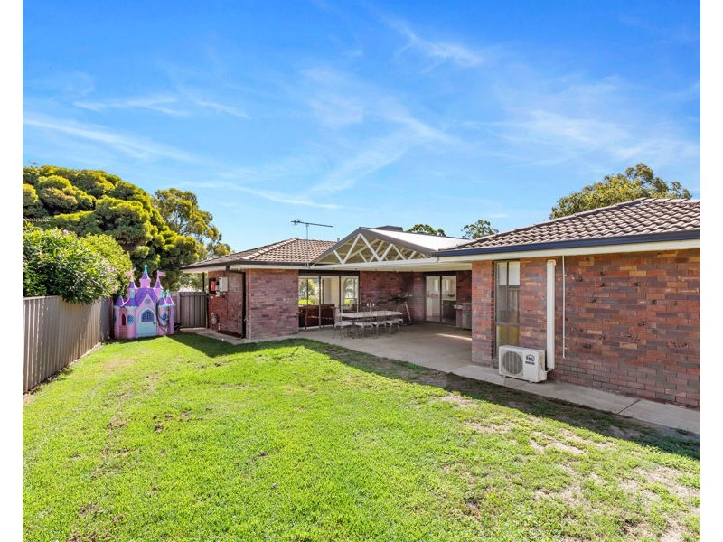 17 EASTLAKE DRIVE, Lake Albert NSW 2650