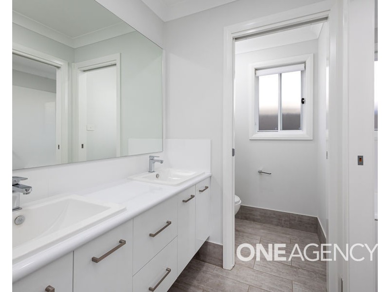 4 WINTER AVENUE, Gobbagombalin NSW 2650