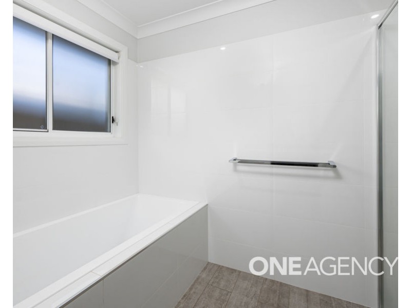 4 WINTER AVENUE, Gobbagombalin NSW 2650