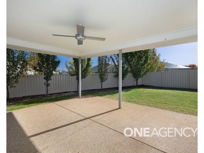 4 WINTER AVENUE, Gobbagombalin NSW 2650