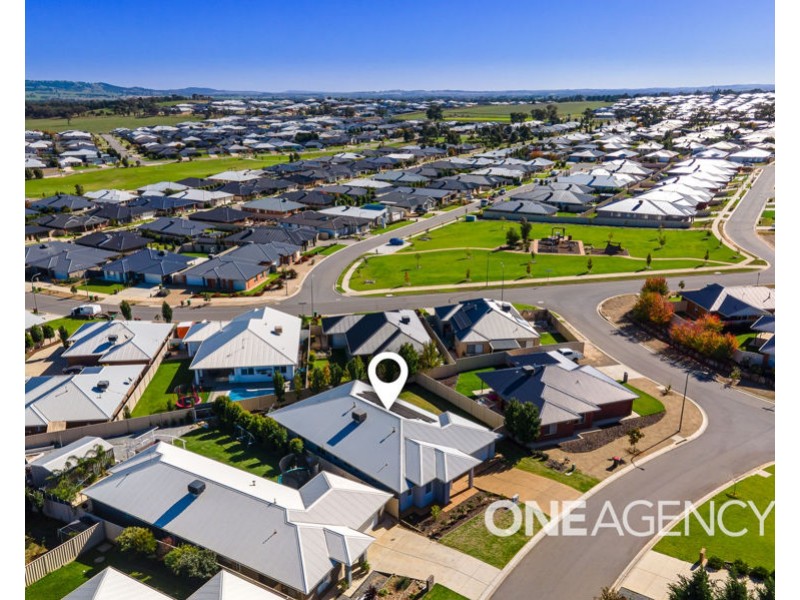 4 WINTER AVENUE, Gobbagombalin NSW 2650