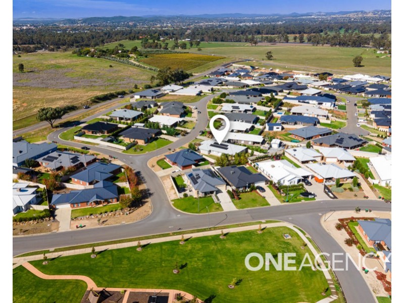 4 WINTER AVENUE, Gobbagombalin NSW 2650