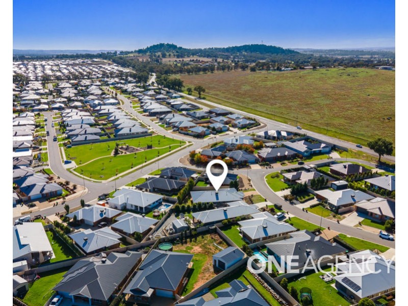 4 WINTER AVENUE, Gobbagombalin NSW 2650