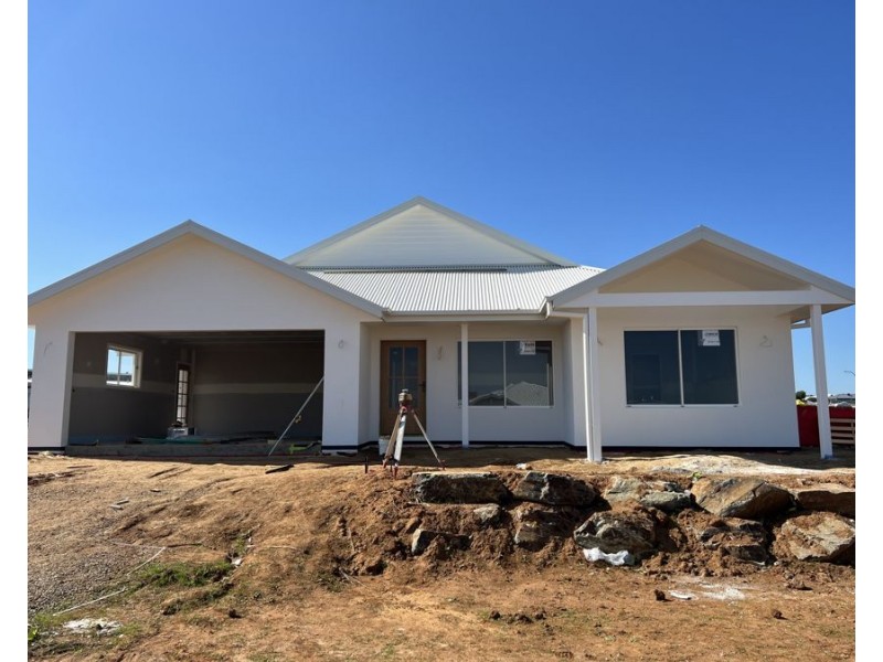 36 VALENCIA DRIVE, Gobbagombalin NSW 2650