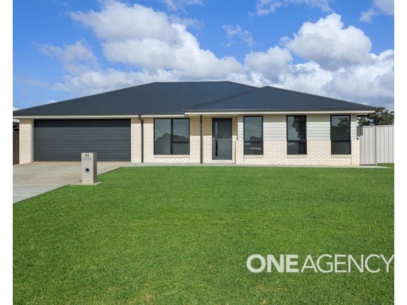 85 DEVLIN STREET, Coolamon NSW 2701