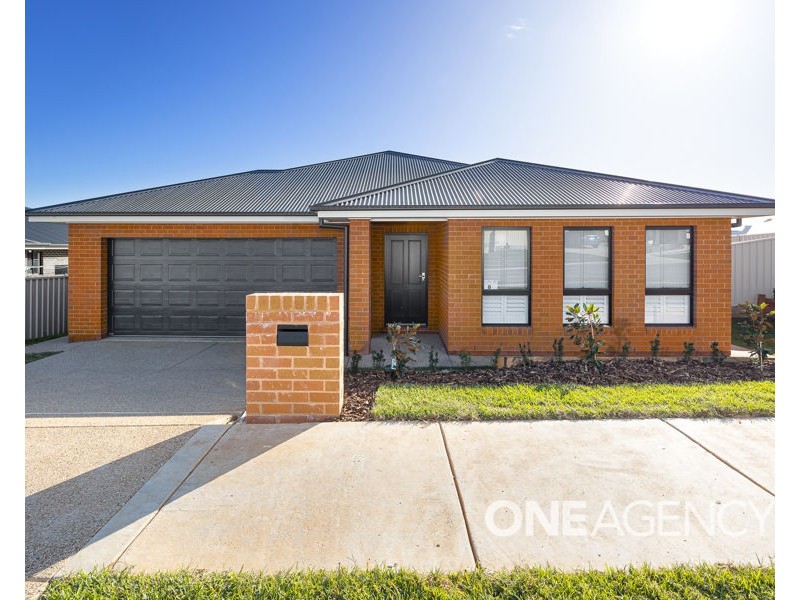 8 ZARA STREET, Gobbagombalin NSW 2650