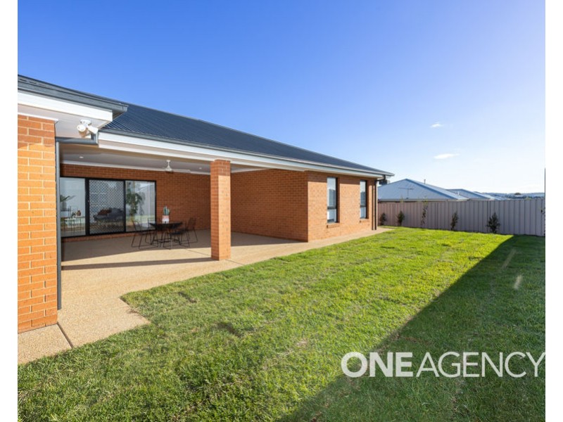 8 ZARA STREET, Gobbagombalin NSW 2650
