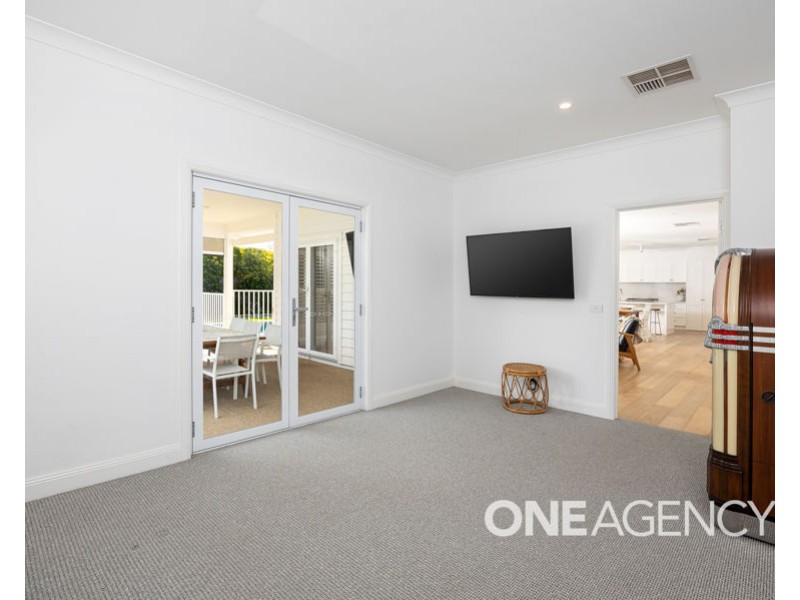 20 LAKESEND PLACE, Lake Albert NSW 2650