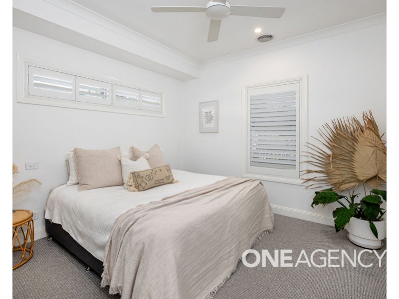 20 LAKESEND PLACE, Lake Albert NSW 2650