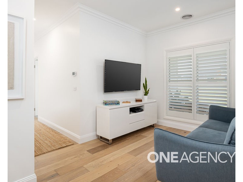 20 LAKESEND PLACE, Lake Albert NSW 2650