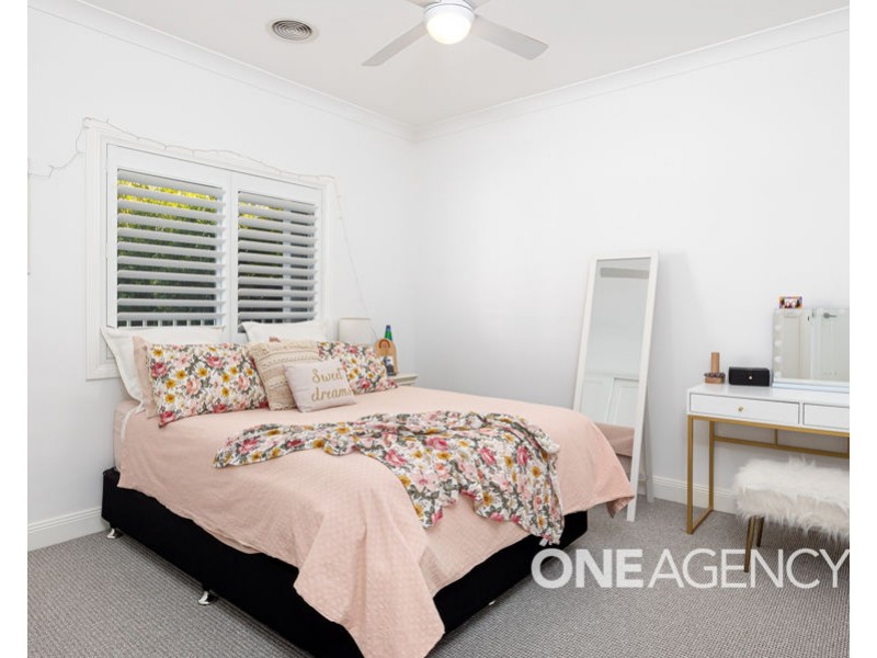 20 LAKESEND PLACE, Lake Albert NSW 2650