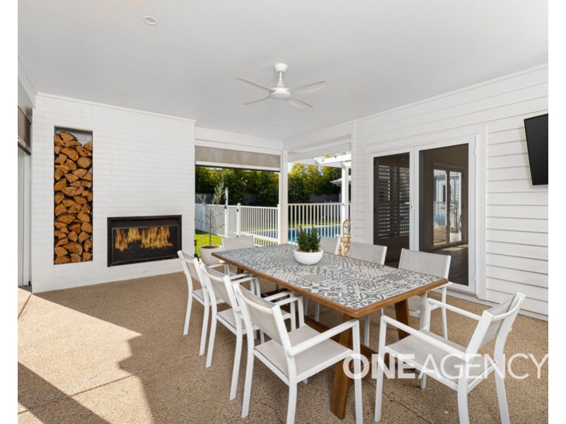 20 LAKESEND PLACE, Lake Albert NSW 2650