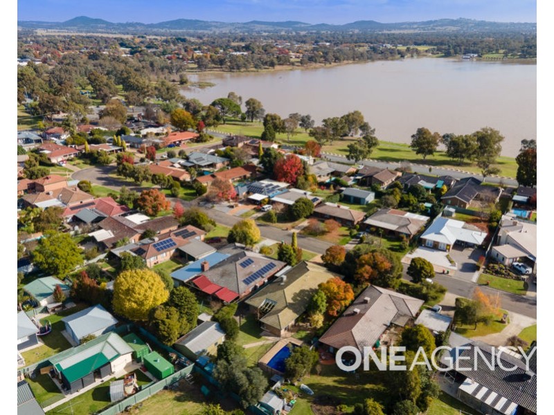 5 MYALL CRESCENT, Lake Albert NSW 2650