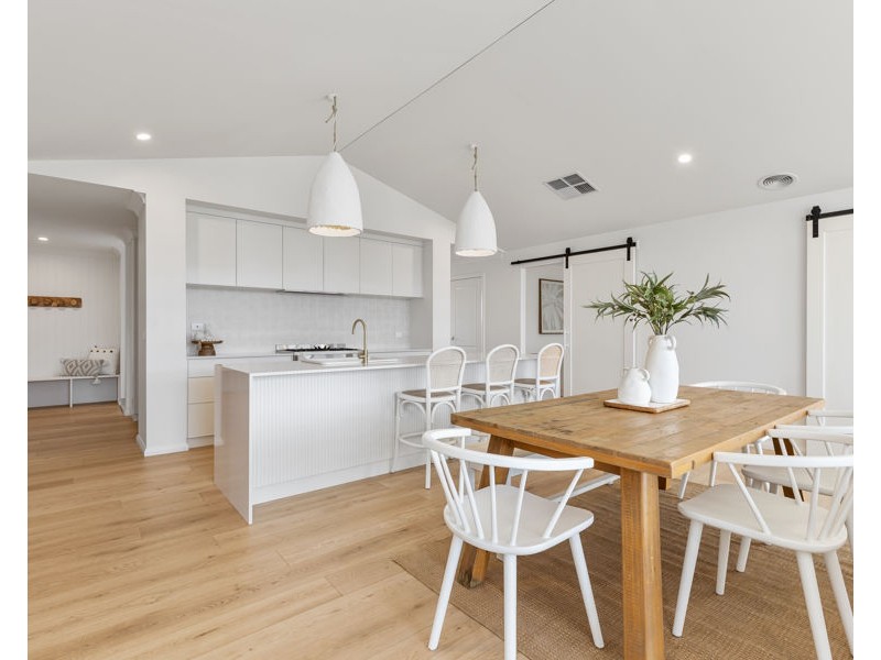 39 VALENCIA DRIVE, Gobbagombalin NSW 2650