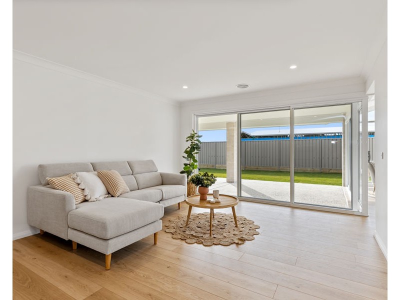 39 VALENCIA DRIVE, Gobbagombalin NSW 2650