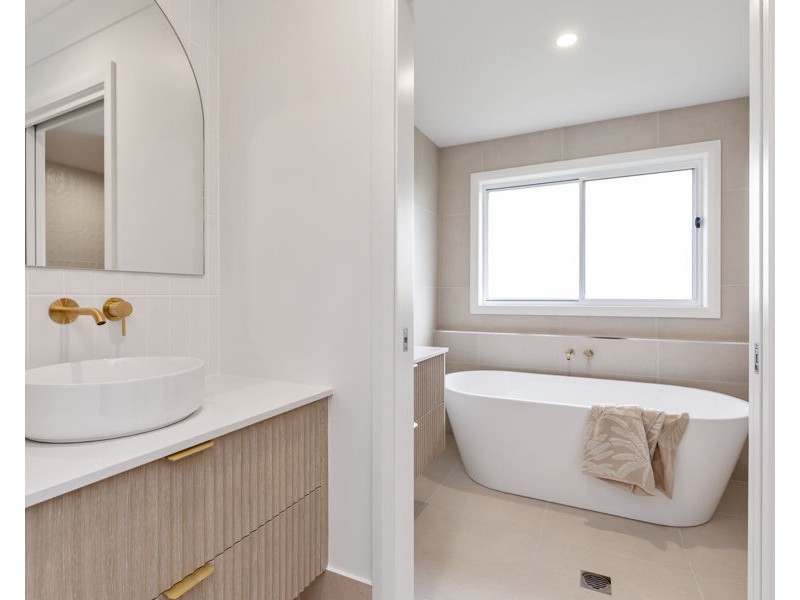 39 VALENCIA DRIVE, Gobbagombalin NSW 2650