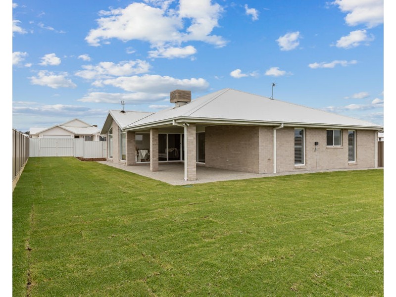 39 VALENCIA DRIVE, Gobbagombalin NSW 2650