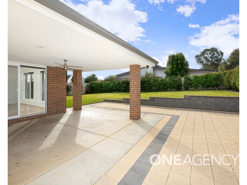 2 BARMEDMAN AVENUE, Gobbagombalin NSW 2650