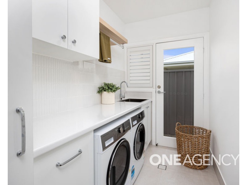 15 DALLAS AVENUE, Gobbagombalin NSW 2650