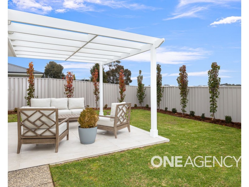 15 DALLAS AVENUE, Gobbagombalin NSW 2650