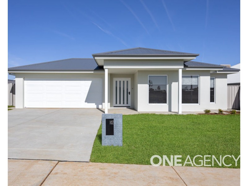 102 VALENCIA DRIVE, Gobbagombalin NSW 2650