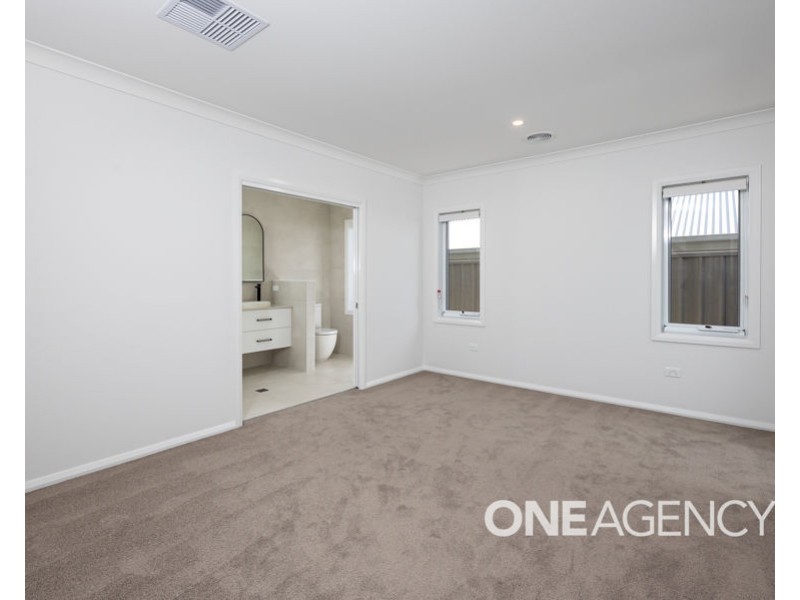102 VALENCIA DRIVE, Gobbagombalin NSW 2650