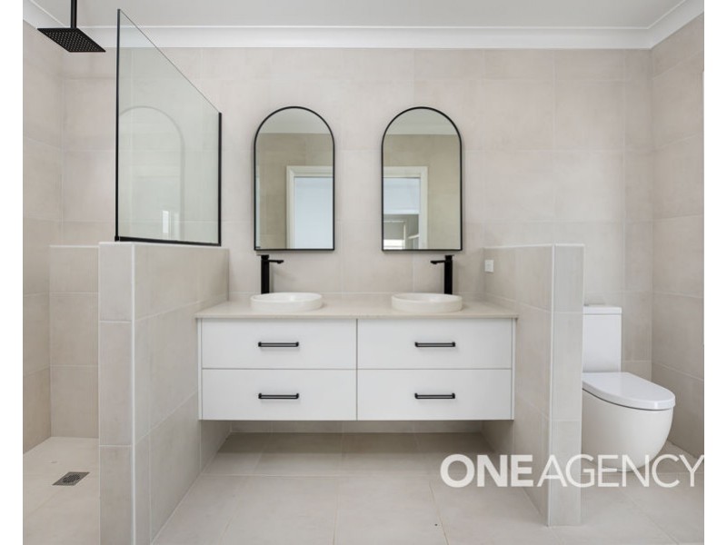 102 VALENCIA DRIVE, Gobbagombalin NSW 2650
