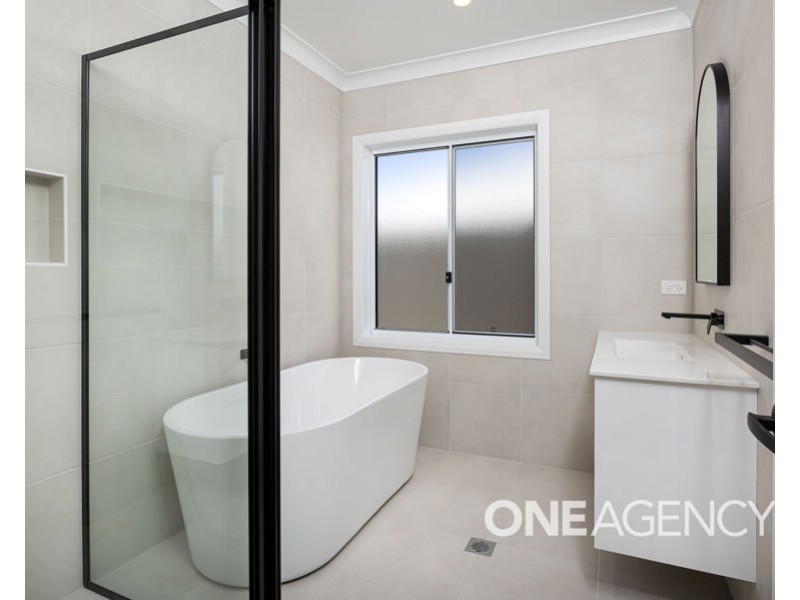 102 VALENCIA DRIVE, Gobbagombalin NSW 2650