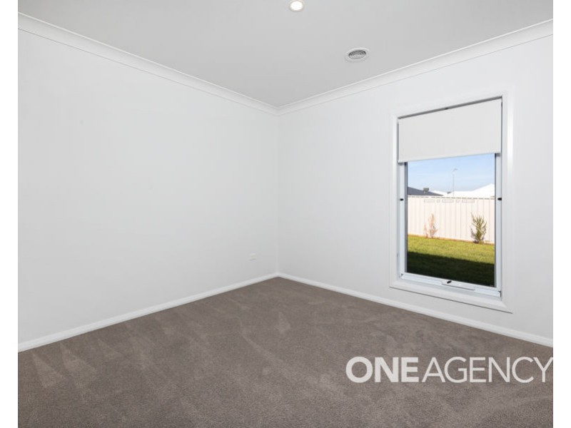 102 VALENCIA DRIVE, Gobbagombalin NSW 2650