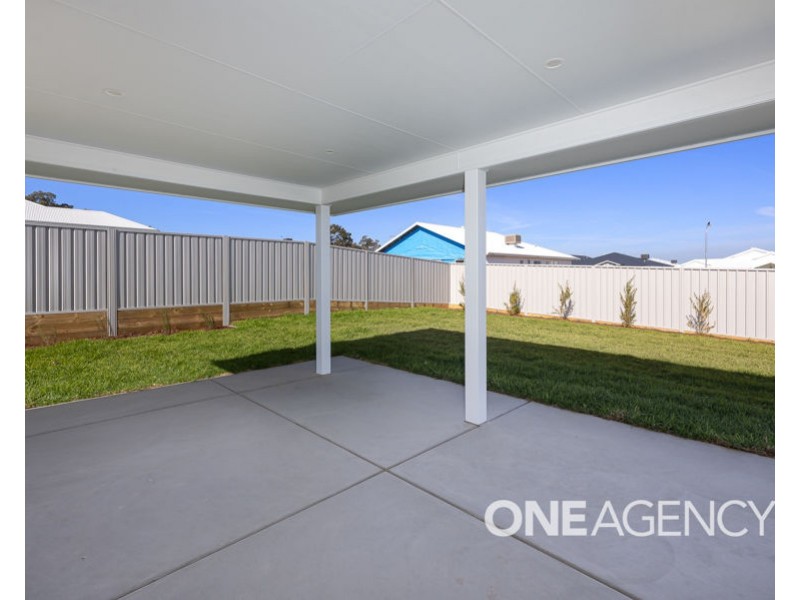 102 VALENCIA DRIVE, Gobbagombalin NSW 2650