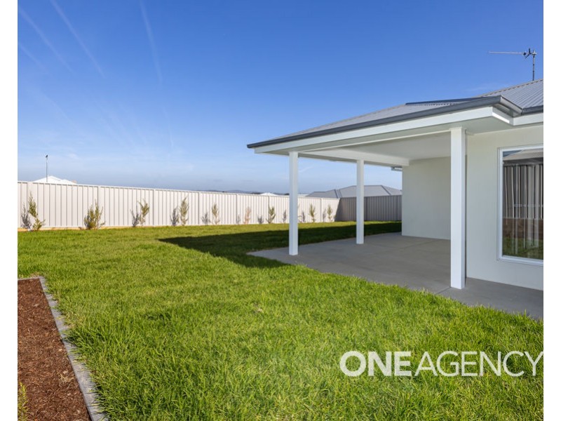 102 VALENCIA DRIVE, Gobbagombalin NSW 2650
