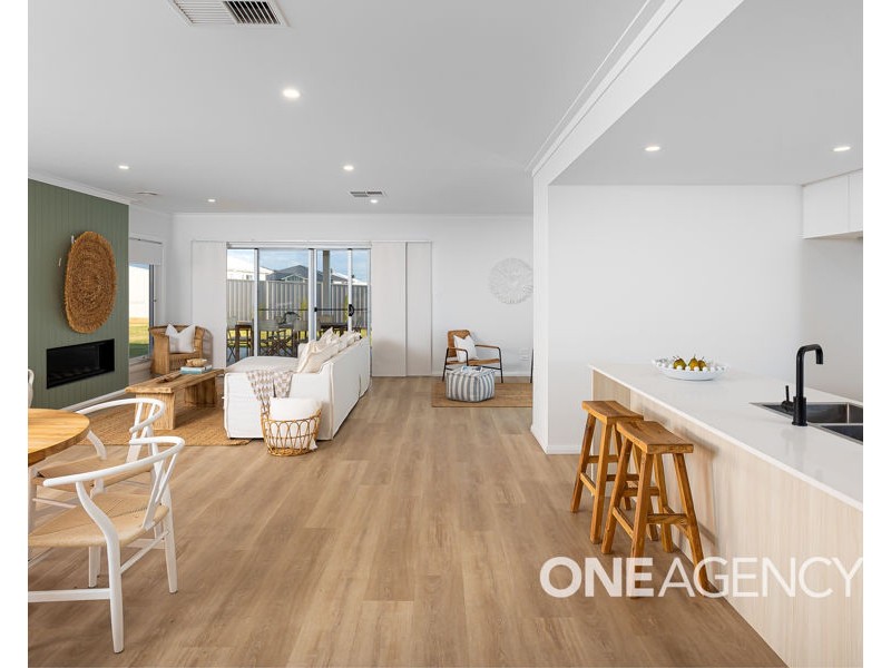 102 VALENCIA DRIVE, Gobbagombalin NSW 2650