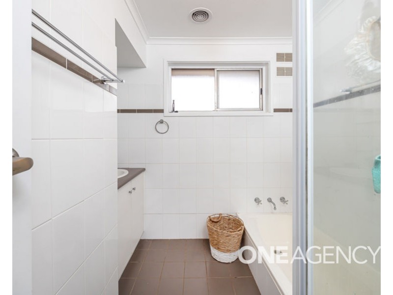 11 NANDINA AVENUE, Lake Albert NSW 2650