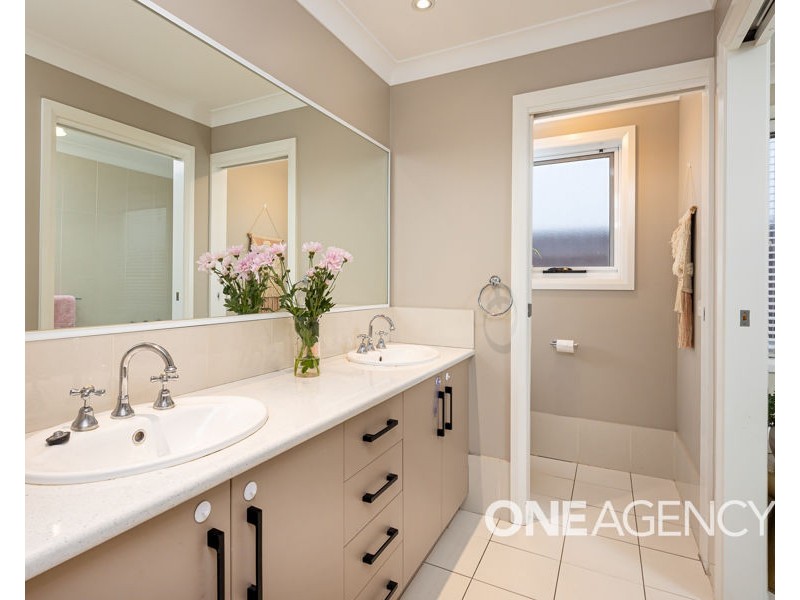2/2 CLARENCE PLACE, Tatton NSW 2650