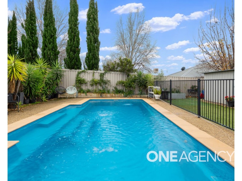 2/2 CLARENCE PLACE, Tatton NSW 2650