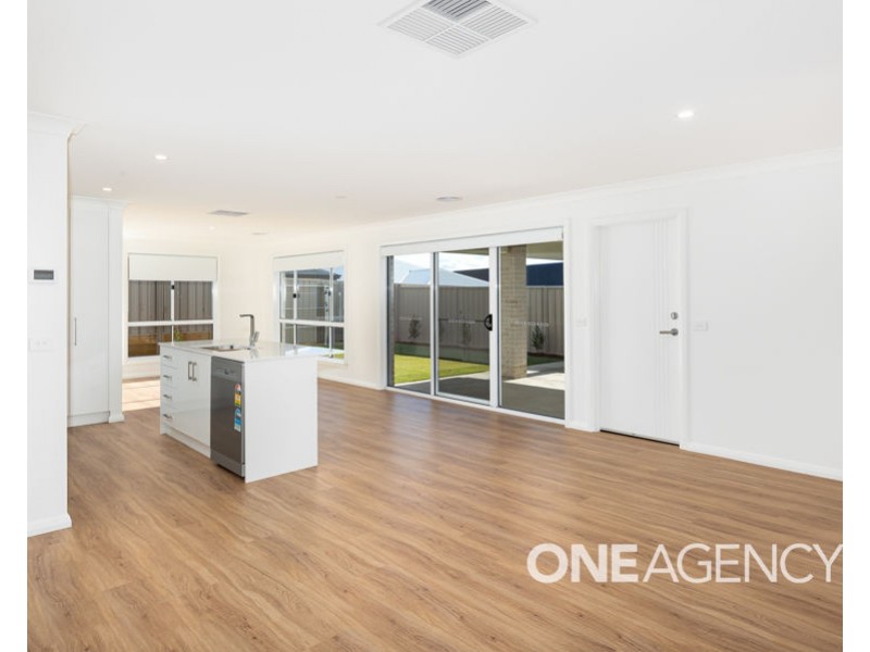 1/12 MITTA MITTA PLACE, Gobbagombalin NSW 2650