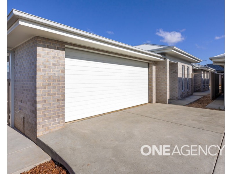 1/12 MITTA MITTA PLACE, Gobbagombalin NSW 2650