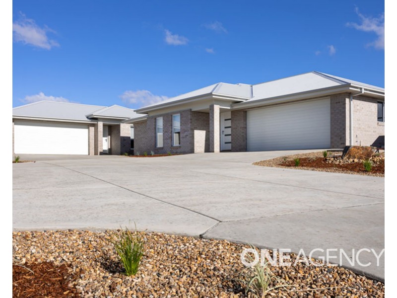 2/12 MITTA MITTA PLACE, Gobbagombalin NSW 2650