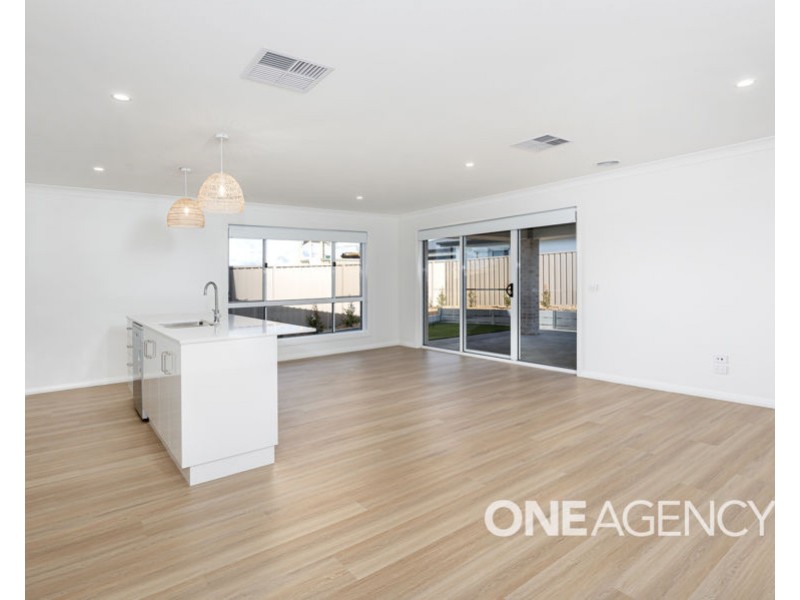 2/12 MITTA MITTA PLACE, Gobbagombalin NSW 2650