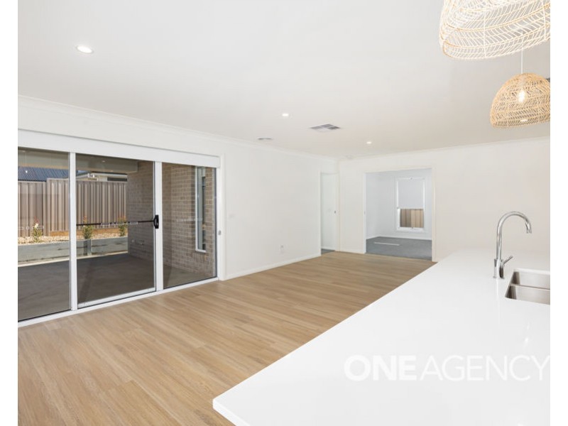 2/12 MITTA MITTA PLACE, Gobbagombalin NSW 2650