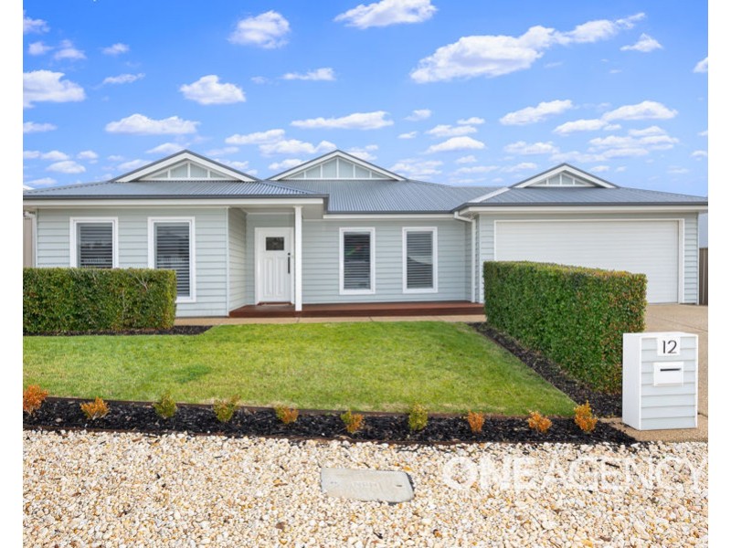 12 FLOREY STREET, Lloyd NSW 2650