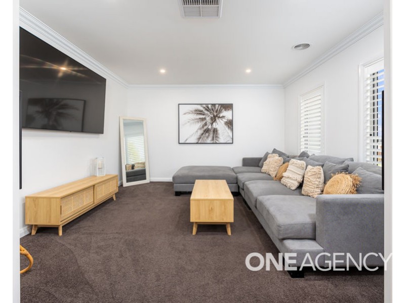 12 FLOREY STREET, Lloyd NSW 2650