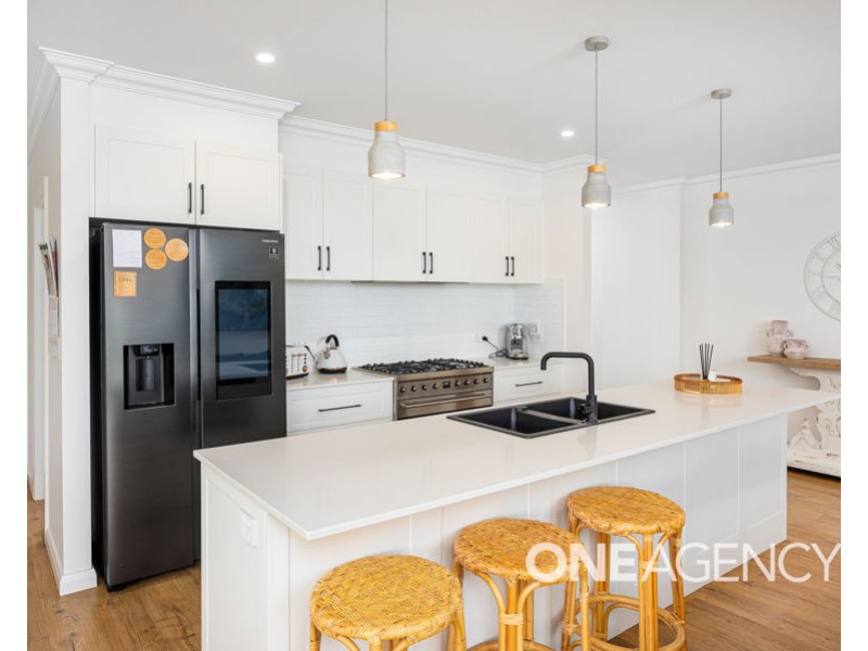 12 FLOREY STREET, Lloyd NSW 2650