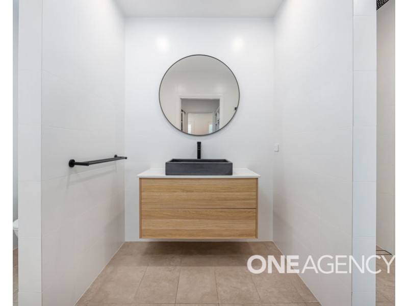 12 FLOREY STREET, Lloyd NSW 2650